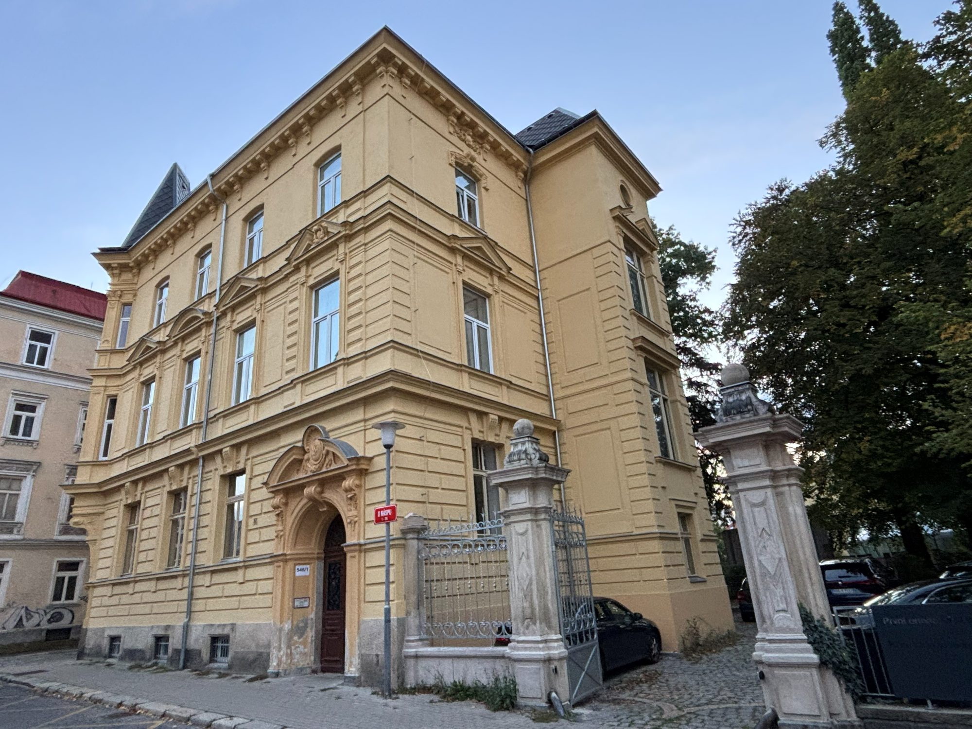 Budova ordinace klinické logopedie v Liberci, U Náspu 546/1